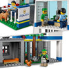 LEGO 60316 Stazione di polizia della città, macchinina, camion della spazzatura ed elicottero Bambini dai 6 anni in su, avventure ambientate