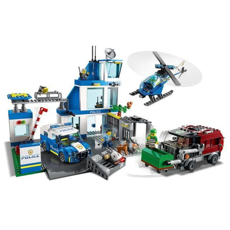 LEGO 60316 Stazione di polizia della città, macchinina, camion della spazzatura ed elicottero Bambini dai 6 anni in su, avventure ambientate