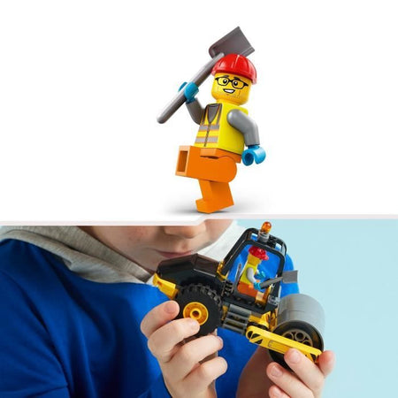 LEGO City 60401 Rullo stradale da cantiere, modello di camion giocattolo con minifigure di operai