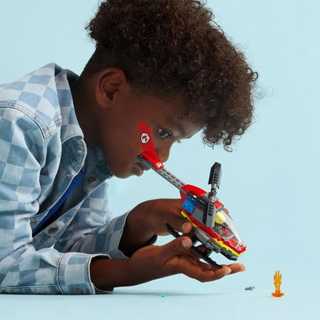 LEGO City 60411 Elicottero dei vigili del fuoco, giocattolo con minifigure del pilota dei pompieri, regalo per bambini
