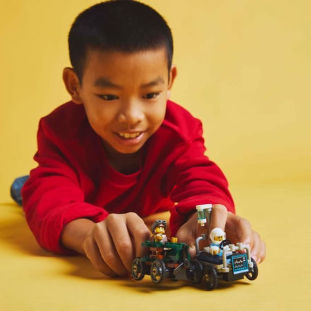 Pacchetto Auto da corsa LEGO City 60459: Aereo contro letto d'ospedale - Giocattolo per bambini di 5 anni