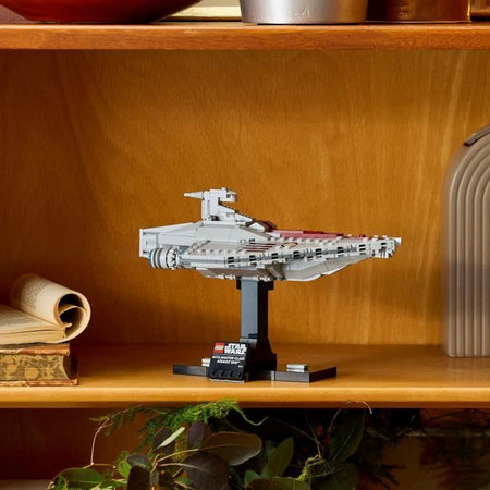 LEGO Star Wars 75404 Acclamator-Class Assault Transport - Kit modello per adulti