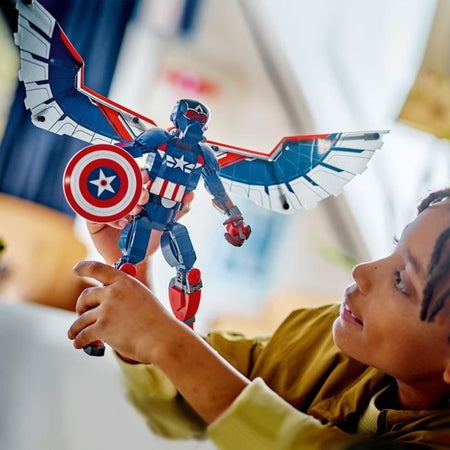 LEGO Marvel 76296 Nuova minifigure di Capitan America da costruire - Gioco di ruolo per bambini di 8 anni