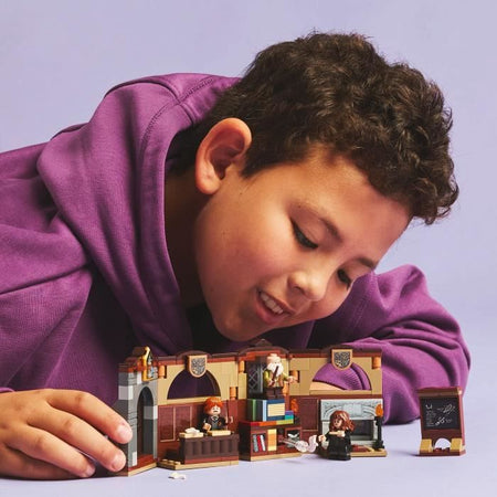 LEGO Harry Potter 76442 Castello di Hogwarts: Lezione di incantesimi - Giocattolo da collezione