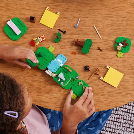LEGO Animal Crossing 77047 Le attività all'aperto di Clara, giocattolo da costruzione creativo