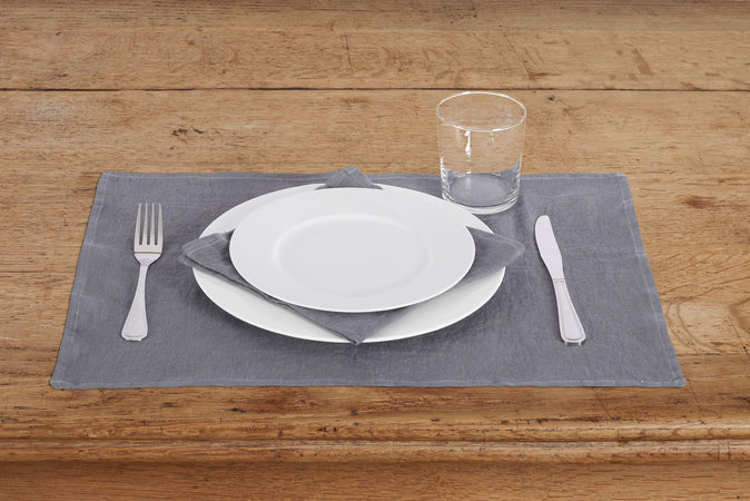 Set di 2 tovagliette americane coppia tovagliette 35 X 50 CM in 100% puro lino lavato delavè stone washed morbido resistente elegante made in italy ANTRACITE - Vanita di raso