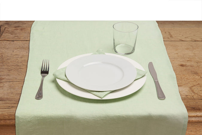 Runner da tavola in 100% puro lino lavato delavè stone washed morbido resistente elegante made in italy  VERDE MENTA - Vanita di raso