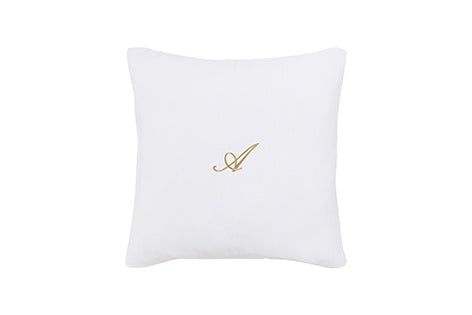 Cuscino Arredo con elegante iniziale ricamatain puro lino stone washed Bianco