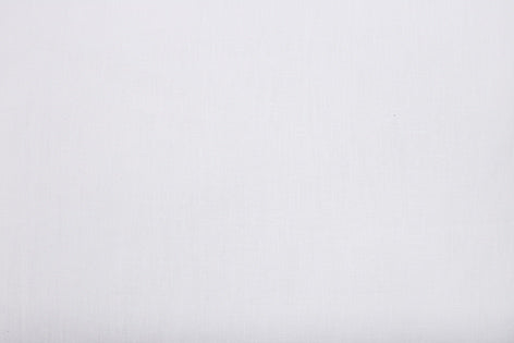 Cuscino Arredo con elegante iniziale ricamatain puro lino stone washed Bianco