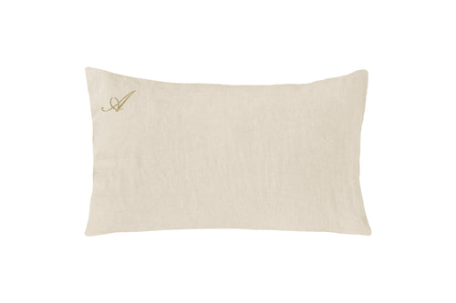 Federa con elegante iniziale ricamata in puro lino stonewashed Bollito