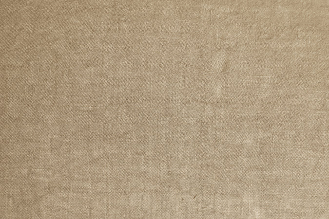 Federa con elegante iniziale ricamata in puro lino stonewashed Sabbia