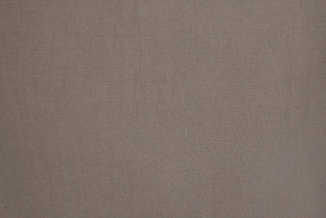 Cuscino Arredo con elegante iniziale ricamatain puro lino stonewashed Tortora