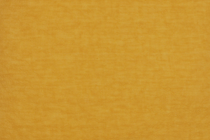 Federa con elegante iniziale ricamata in puro lino stonewashed Ocra