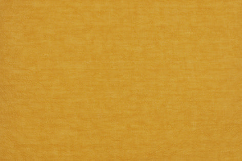 Cuscino Arredo con elegante iniziale ricamatain puro lino stonewashed Ocra