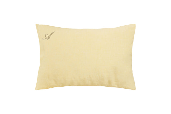 Federa con elegante iniziale ricamata in puro lino stonewashed Giallo