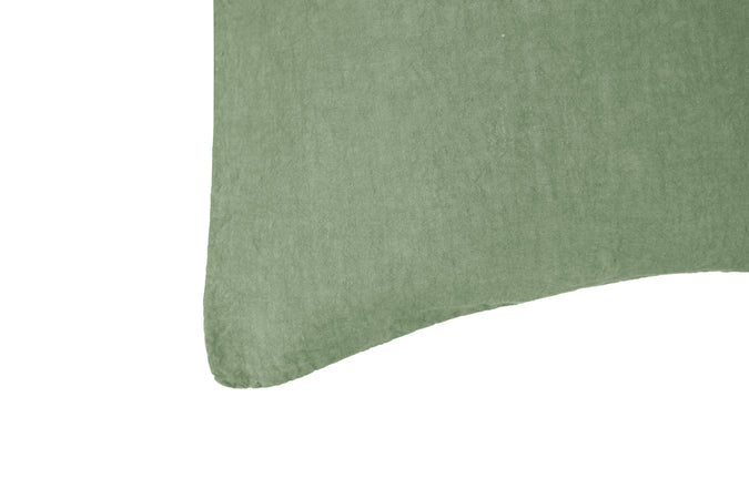 Federa con elegante iniziale ricamata in puro lino stonewashed Oliva