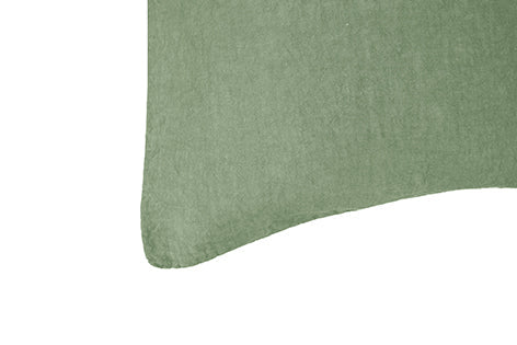 Cuscino Arredo con elegante iniziale ricamatain puro lino stonewashed Oliva
