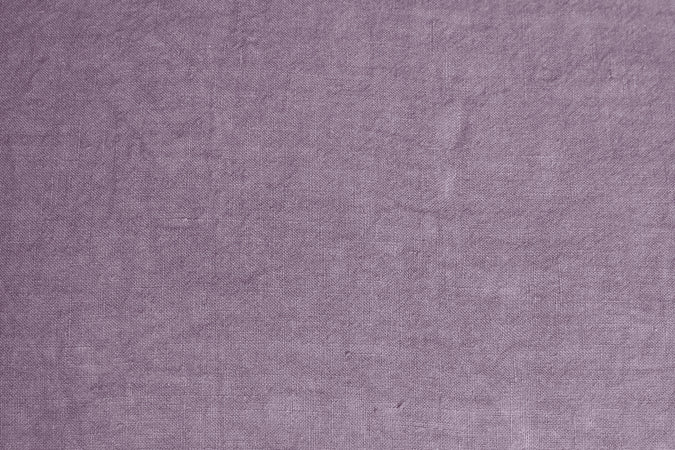 Federa con elegante iniziale ricamata in puro lino stonewashed Lilla
