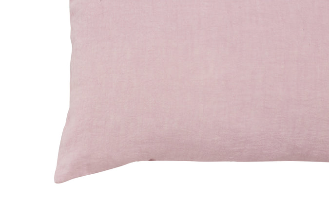 Federa con elegante iniziale ricamata in puro lino stonewashed Rosa