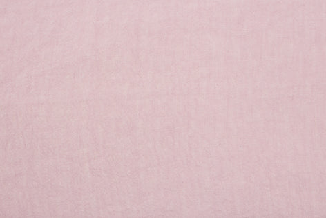 Cuscino Arredo con elegante iniziale ricamatain puro lino stonewashed Rosa