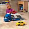Little Tikes Large Car Carrier - Contiene 2 auto sportive - A partire dai 3 anni