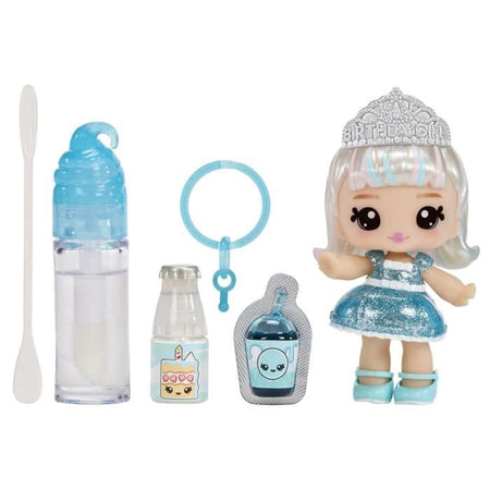 Yummiland - 1 bambola da 10 cm e un lucidalabbra glitterato da creare - Callie - Gusto torta di compleanno - Dai 4 anni in su