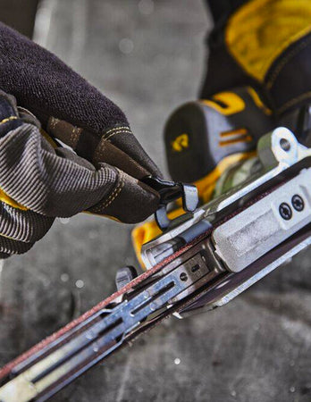 Levigatrice a nastro DeWALT DCM200N (Solo corpo)