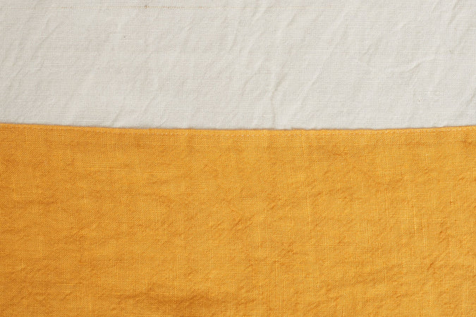 Tovaglia in misto lino con elegante bordo applicato made in italy NATURALE/OCRA