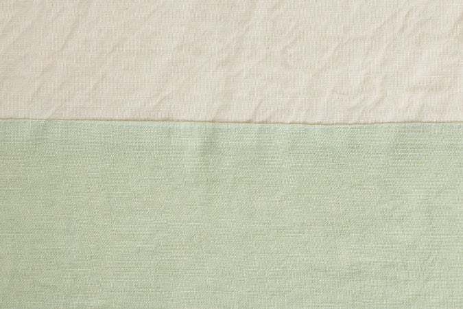 Tovaglia in misto lino con elegante bordo applicato made in italy NATURALE/VERDE MENTA