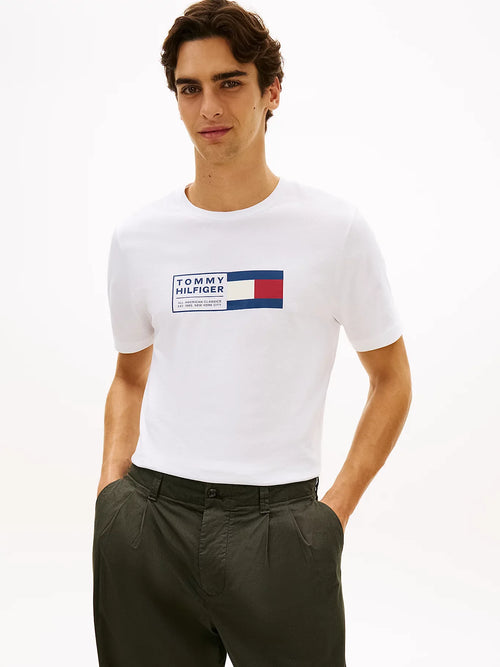 T-shirt uomo Tommy Hilfiger bianca con logo NYC – Cotone regular fit MW0MW42366YBR