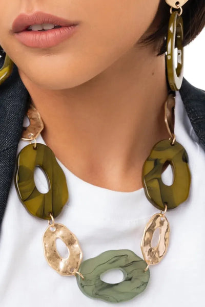 MYA ACCESSORIES | Collana girocollo in acrilico forme irregolari