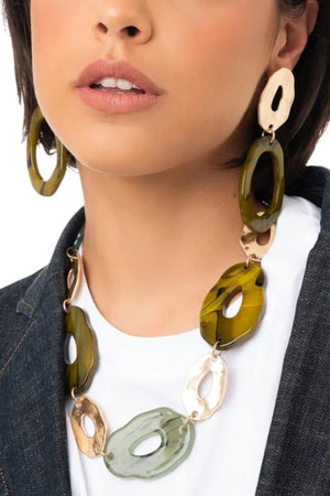MYA ACCESSORIES | Collana girocollo in acrilico forme irregolari