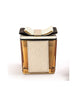 Candela profumata quadrata Madrhelen Essence in vetro 8x8 cm, decorata con fascia e tappo in pelle e fiocco bicolore, Made in Italy.