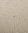 dettaglio-quilt-oval-glitter-liu-jo-705x825