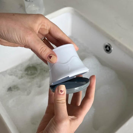 Spazzola per la pulizia - NUBY - Per biberon e tettarella 2 in 1 con supporto igienico