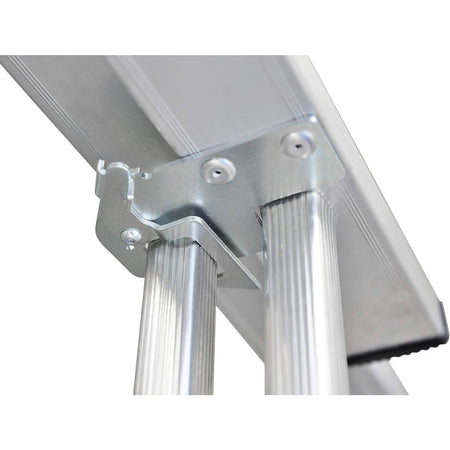 Scala a due elementi in alluminio dotata di stabilizzatore di base e limitatore di altezza