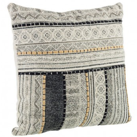 Cuscino tilak realizzato con  rivestimento in cotone lavorato e ricamato a mano e imbottitura in poliestere