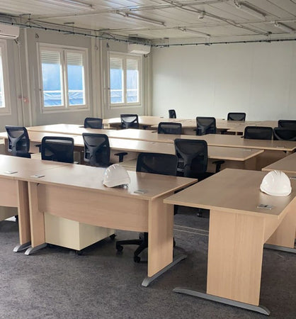 Sedia ergonomica per ufficio operativo colore nero con braccioli regolabili