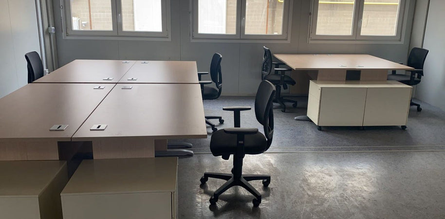 Sedia ergonomica per ufficio operativo colore nero con braccioli regolabili