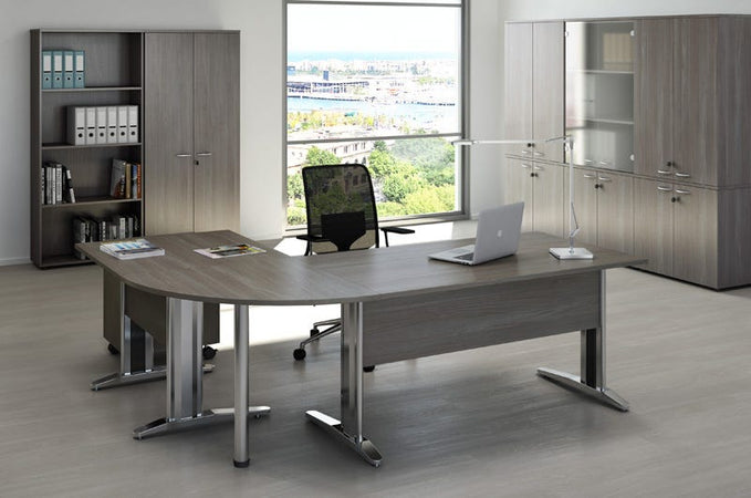 Scrivania angolare in melaminico con gambe metalliche e cassettiera cm. 220x160x72h