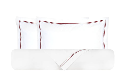 Parure Letto in Percalle di Puro Cotone Bianco con Elegante Ricamo Bordeaux