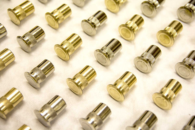 Pozzetto antipolvere in ottone con molla in acciaio inox