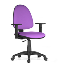 Poltroncina ergonomica con braccioli, schienale oscillante e regolabile in altezza, con elevazione a gas