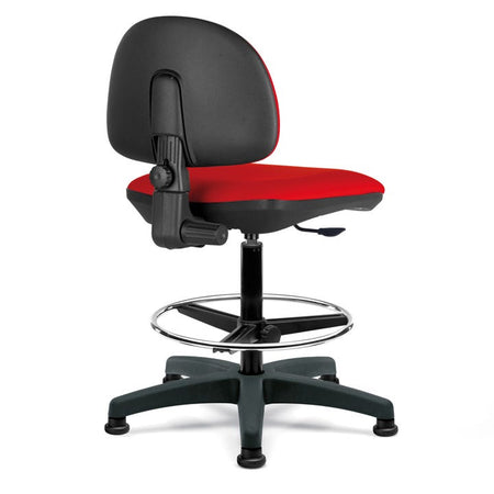 Sgabello con schienale oscillante e regolabile in altezza, con elevazione a gas e poggiapiedi regolabile