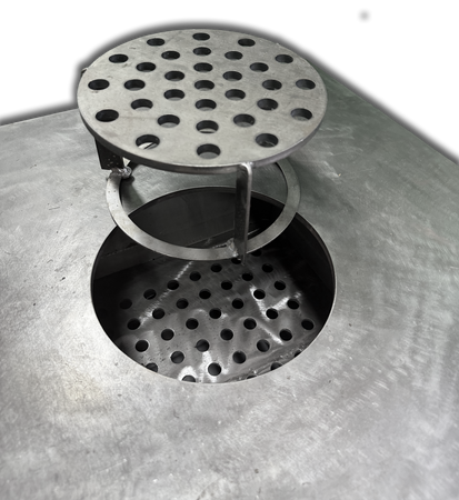 Barbecue a piastra a legna diametro 75x75 struttura tipo corten.