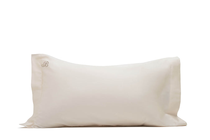 Federa letto con elegante inziale ricamata 2 volani in Raso di Puro Cotone 50x80cm Made in Italy con iniziali Ricamate Panna Ricamo Tortora