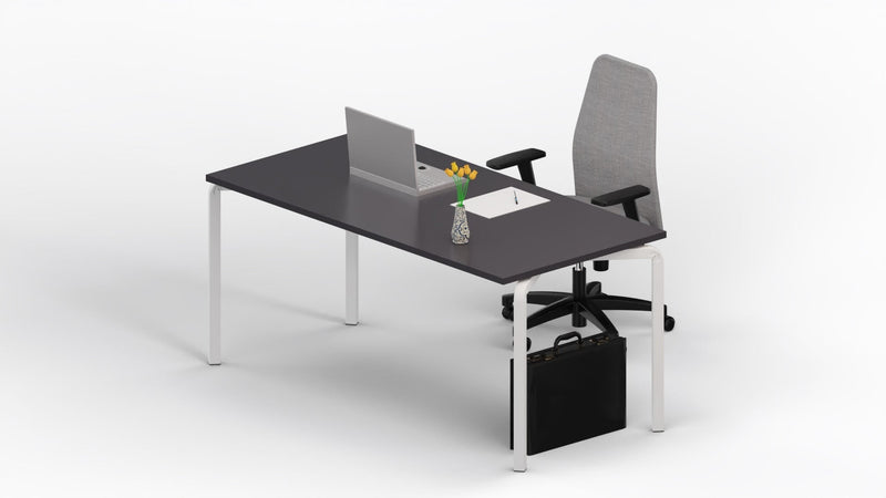 Scrivania moderna per ufficio operativo con struttura in tubolare colore bianco e top in vari colori cm. 160x80x75h
