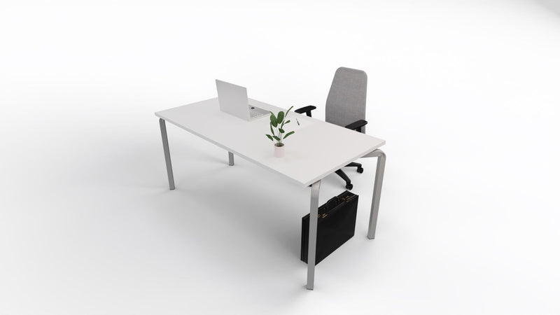 Scrivania moderna con gambe in tubolare colore alluminio e top in melaminico cm. 180x80x75h