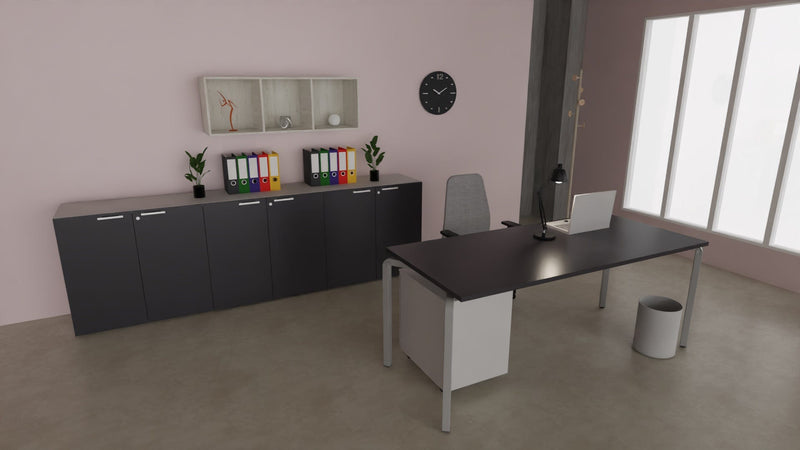 Scrivania moderna con gambe in tubolare colore alluminio e top in melaminico cm. 180x80x75h