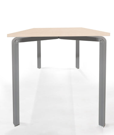 Scrivania moderna con gambe in tubolare colore alluminio e top in melaminico cm. 180x80x75h